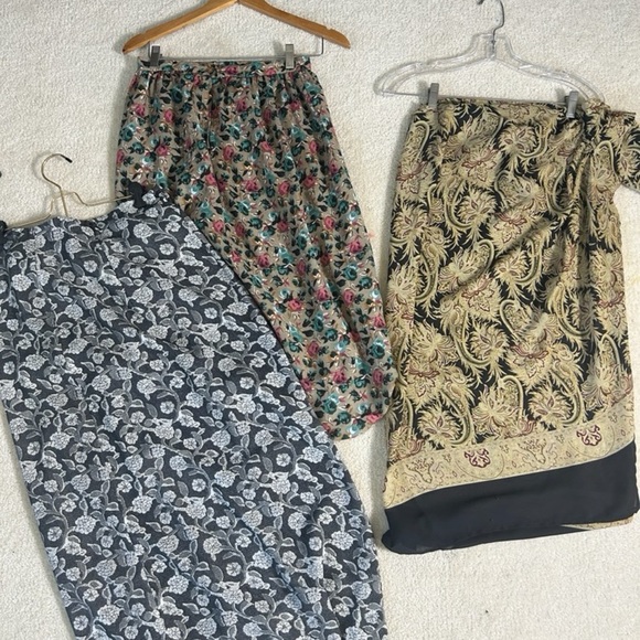 Vintage Women’s Clothing skirts blouses tops mix sizes 5lb mystery bundle - Picture 6 of 10